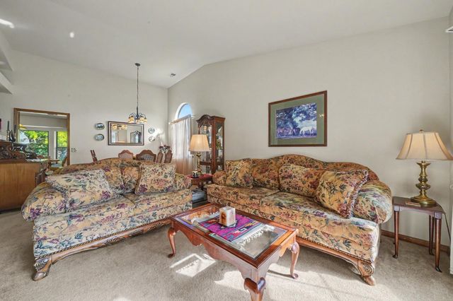 20100 Apple Dr, Lockeford, CA 95237