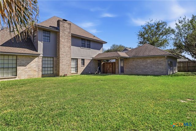 305 Windrock Drive, Victoria, TX 77904