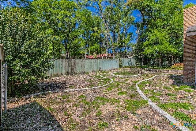 1808 N Beal Street, Belton, TX 76513