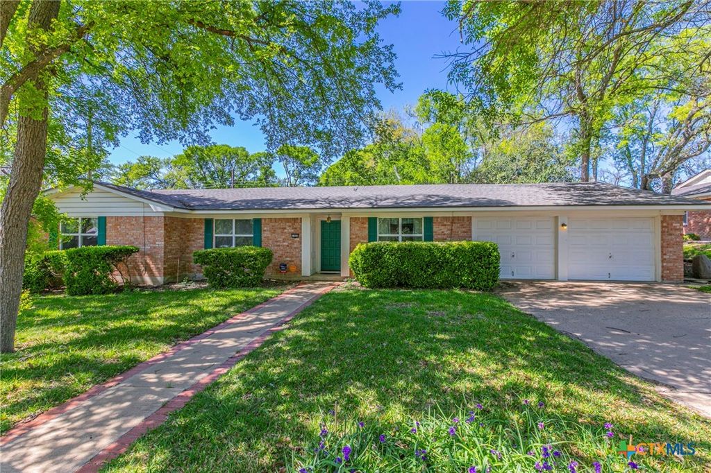 1808 N Beal Street, Belton, TX 76513