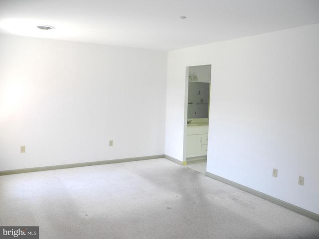 121 SOUTHERN OAK DR, Hagerstown, MD 21740