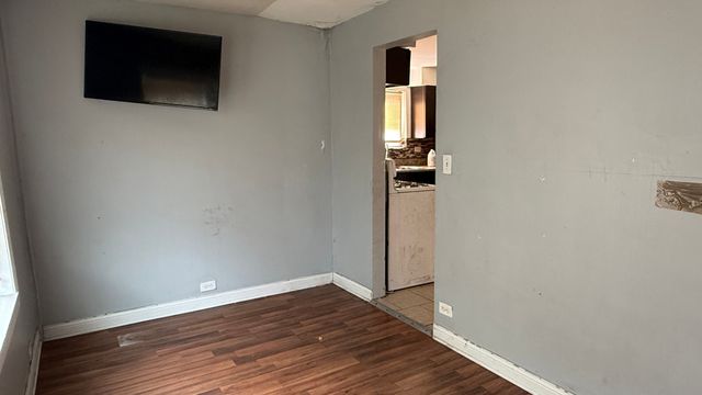 7407 S Kenwood Avenue, Chicago, IL 60619