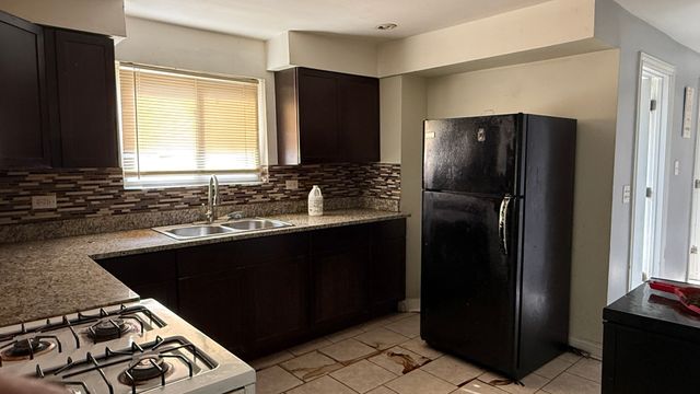 7407 S Kenwood Avenue, Chicago, IL 60619