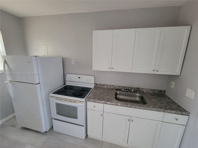 1720 NW 1st Pl 8, Miami, FL 33136