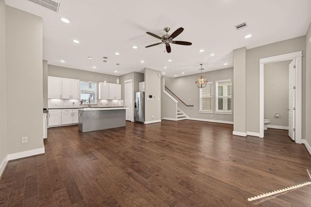 2010 Saint Charles Street, Houston, TX 77003