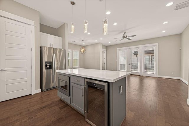 2010 Saint Charles Street, Houston, TX 77003