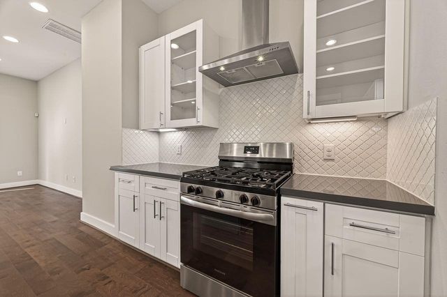 2010 Saint Charles Street, Houston, TX 77003