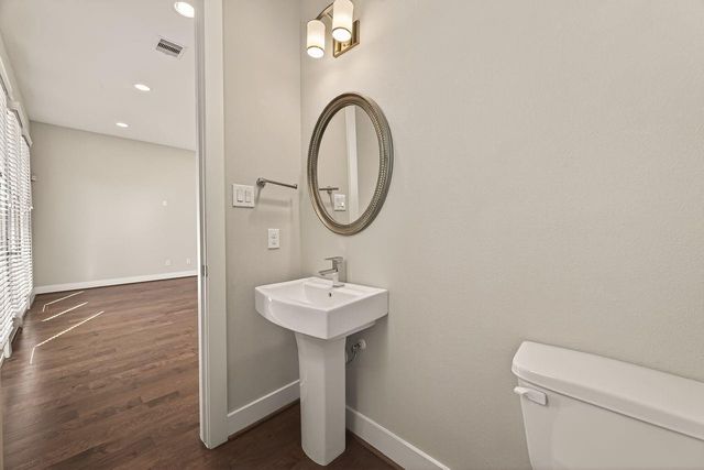 2010 Saint Charles Street, Houston, TX 77003