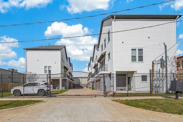 2010 Saint Charles Street, Houston, TX 77003