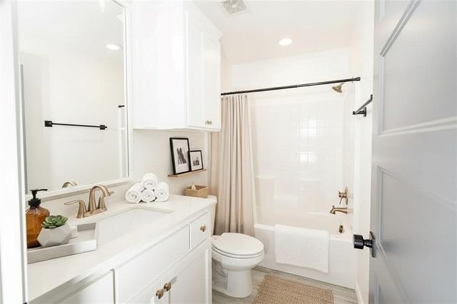 24 Carat Drive, Yukon, OK 73099