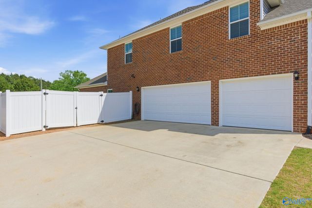16880 Stonegate Drive, Athens, AL 35613