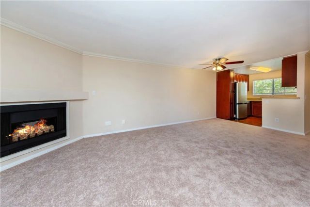5510 Owensmouth Ave 204, Woodland Hills, CA 91367