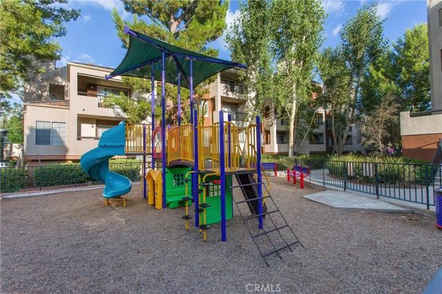5510 Owensmouth Ave 204, Woodland Hills, CA 91367