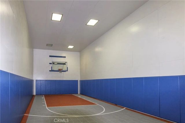 5510 Owensmouth Ave 204, Woodland Hills, CA 91367