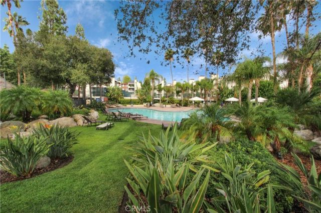 5510 Owensmouth Ave 204, Woodland Hills, CA 91367