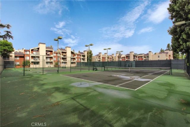 5510 Owensmouth Ave 204, Woodland Hills, CA 91367