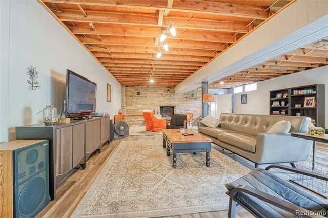 18999 Weller Road, Gregory, MI 48137