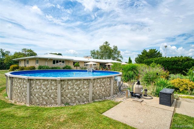 18999 Weller Road, Gregory, MI 48137