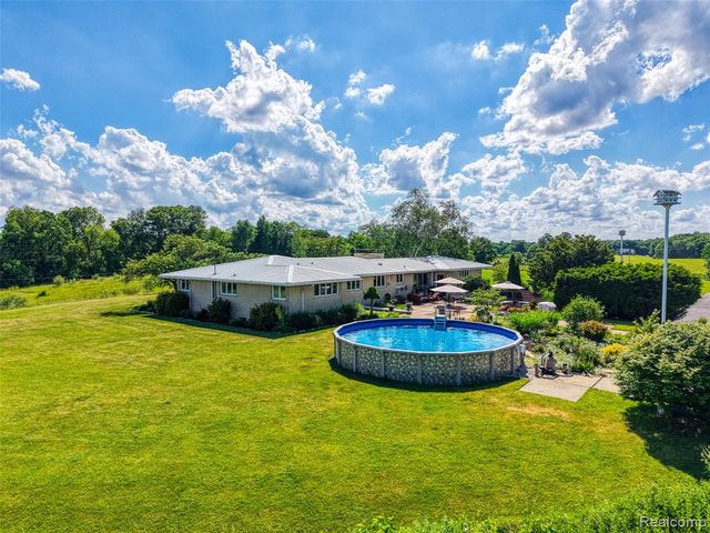 18999 Weller Road, Gregory, MI 48137
