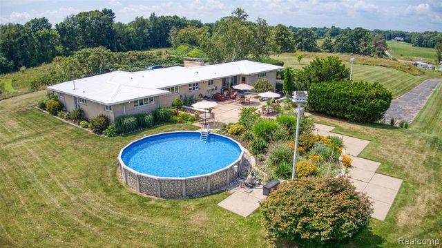 18999 Weller Road, Gregory, MI 48137