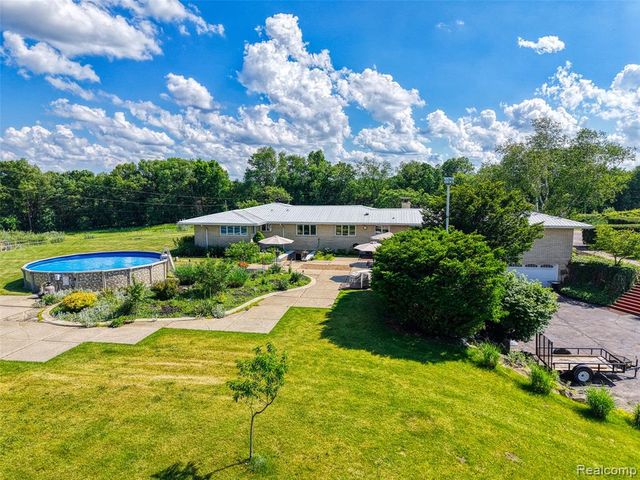 18999 Weller Road, Gregory, MI 48137