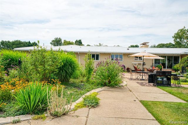 18999 Weller Road, Gregory, MI 48137