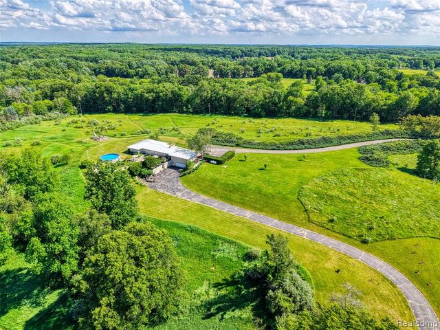 18999 Weller Road, Gregory, MI 48137
