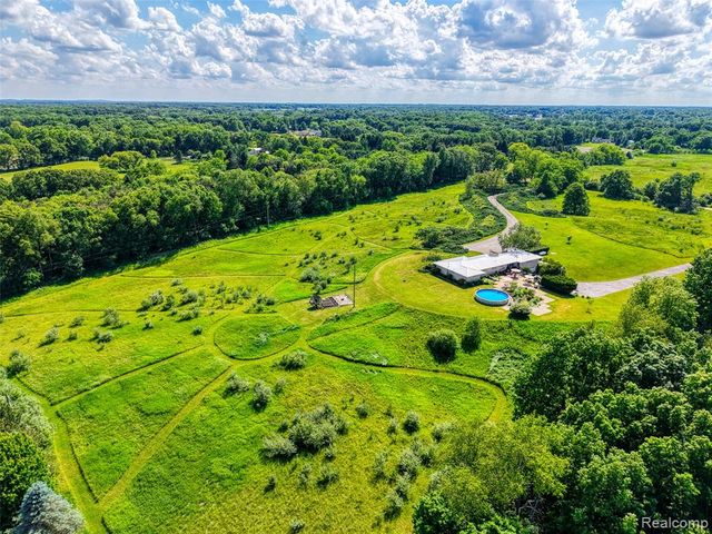 18999 Weller Road, Gregory, MI 48137