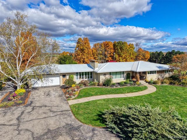 18999 Weller Road, Gregory, MI 48137