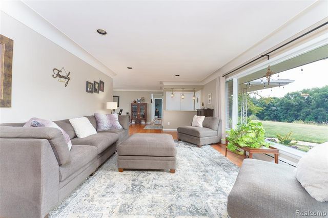 18999 Weller Road, Gregory, MI 48137