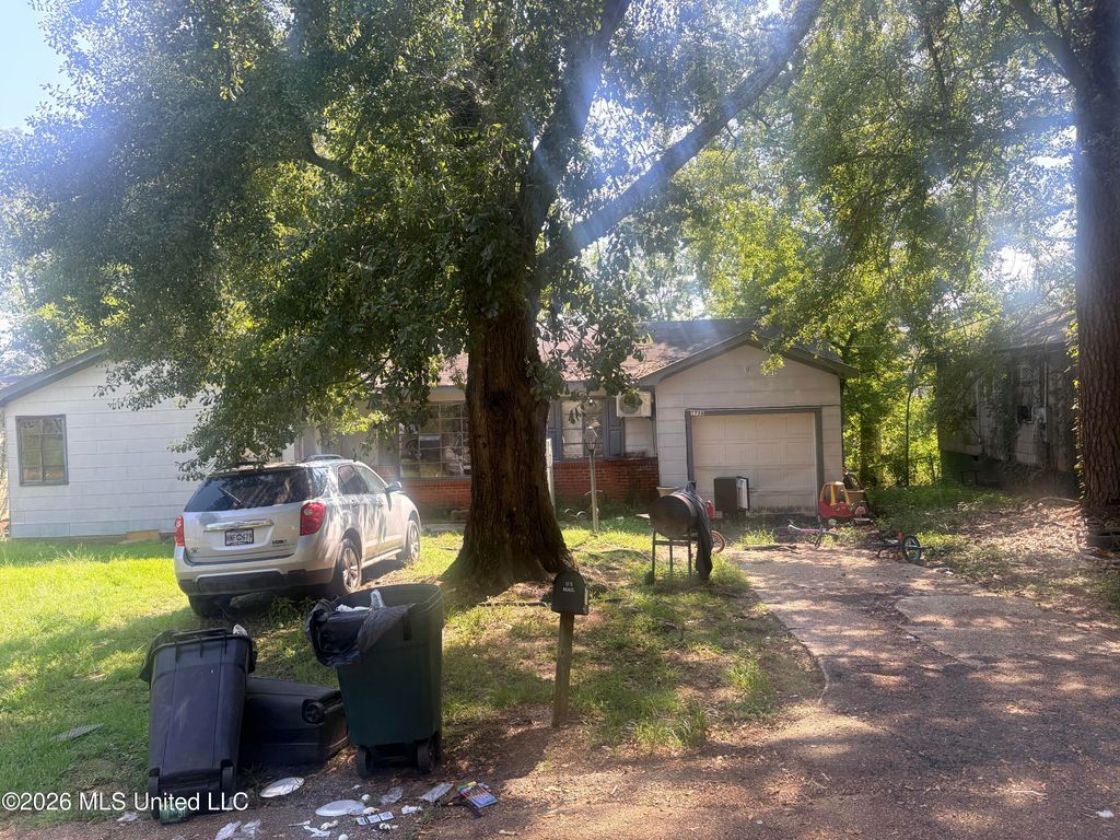 1736 E Gibraltar, Jackson, MS 39204