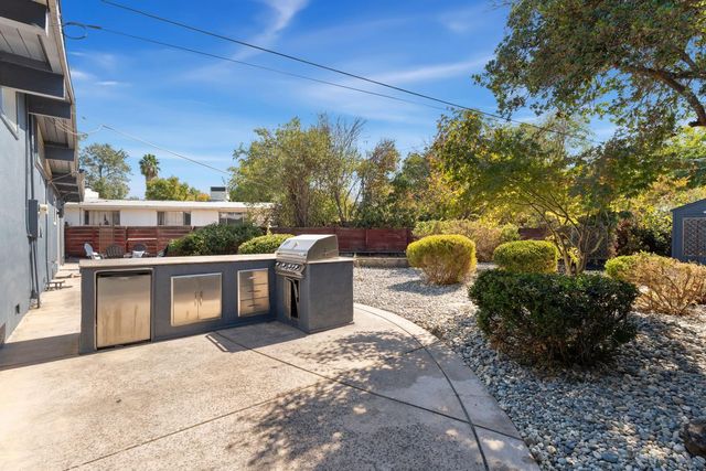 3828 Sunnyvale Ave, Sacramento, CA 95821
