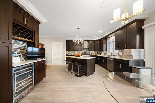 463 8th Street B, Palisades Park, NJ 07650