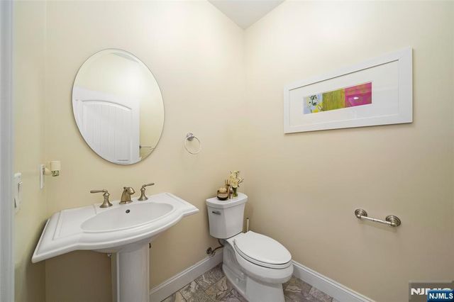 463 8th Street B, Palisades Park, NJ 07650