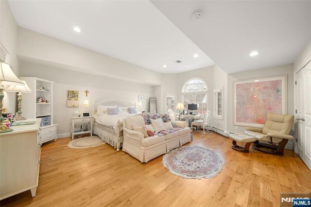 463 8th Street B, Palisades Park, NJ 07650