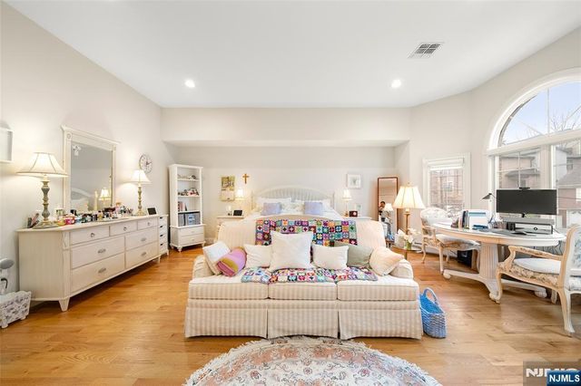 463 8th Street B, Palisades Park, NJ 07650