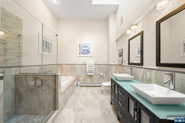 463 8th Street B, Palisades Park, NJ 07650