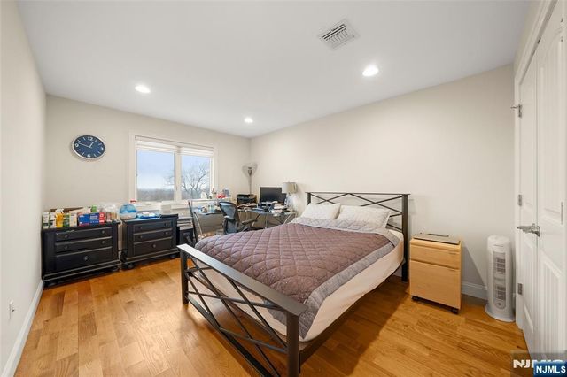 463 8th Street B, Palisades Park, NJ 07650