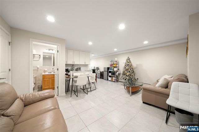 463 8th Street B, Palisades Park, NJ 07650