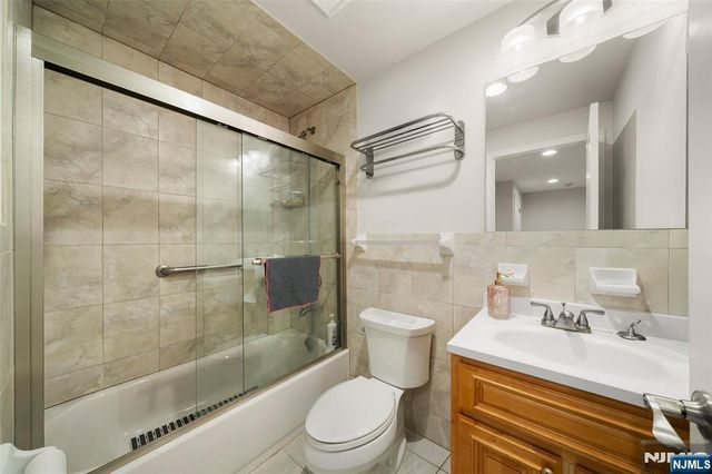 463 8th Street B, Palisades Park, NJ 07650