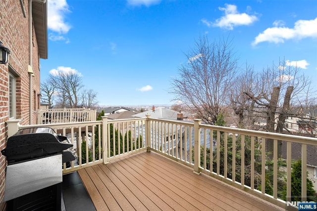 463 8th Street B, Palisades Park, NJ 07650