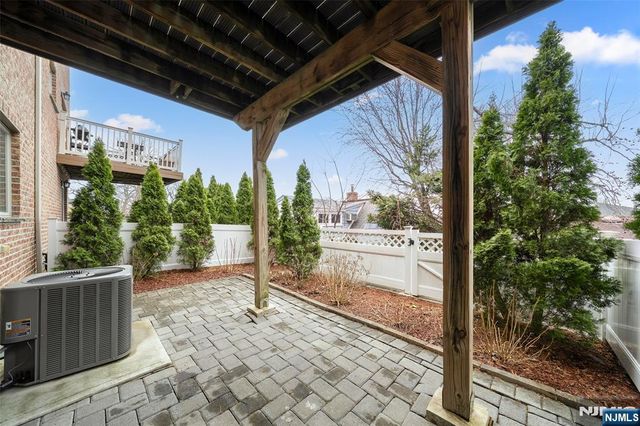 463 8th Street B, Palisades Park, NJ 07650