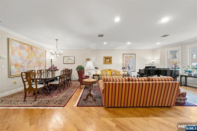 463 8th Street B, Palisades Park, NJ 07650