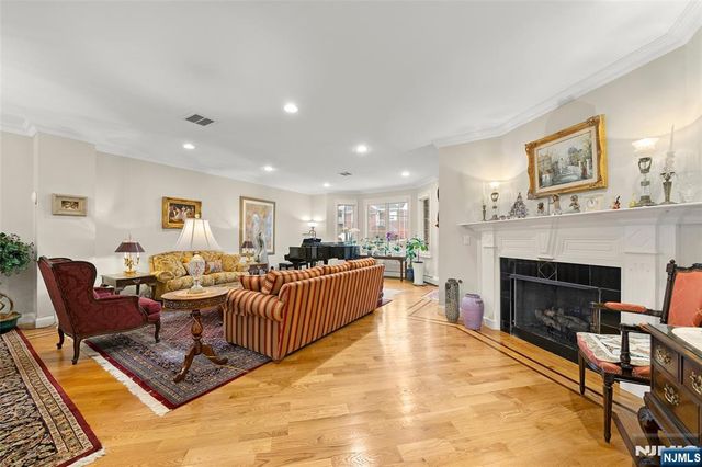 463 8th Street B, Palisades Park, NJ 07650