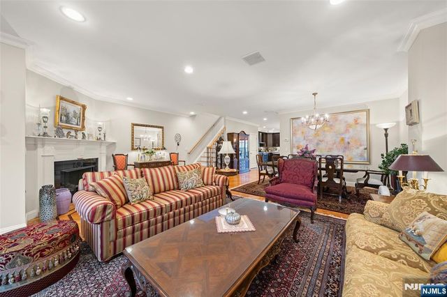 463 8th Street B, Palisades Park, NJ 07650