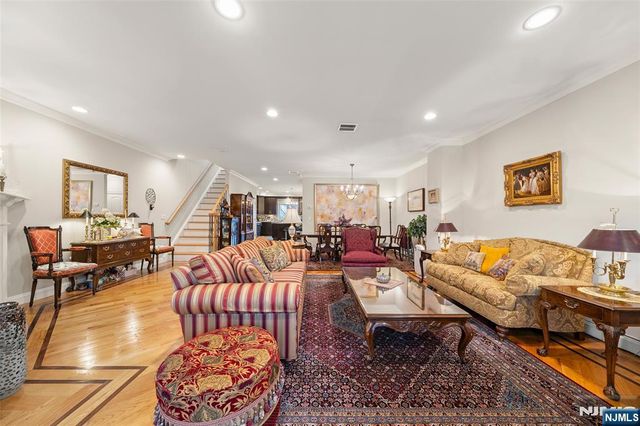 463 8th Street B, Palisades Park, NJ 07650