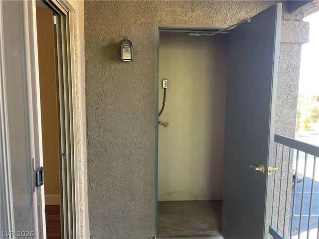 8000 Badura Avenue 2053, Las Vegas, NV 89113