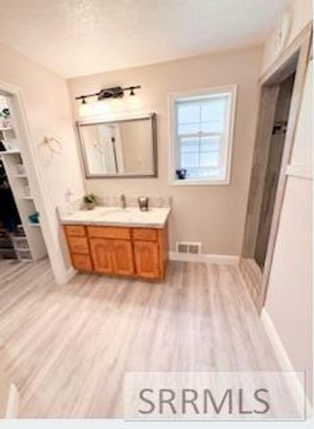 1044 N 1000 E, Shelley, ID 83274