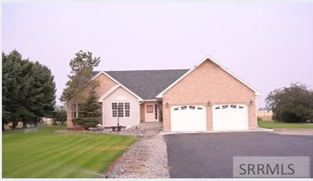 1044 N 1000 E, Shelley, ID 83274