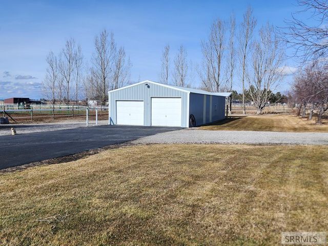 1044 N 1000 E, Shelley, ID 83274